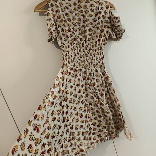 Floral mini dress used, summer style with open shoulders