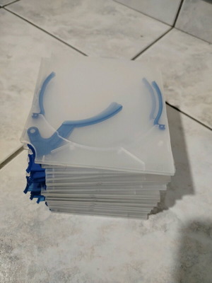 Plastic CD cases used, pack of 18 pieces