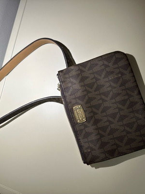 Michael Kors belt bag brown, like new with slight discoloration