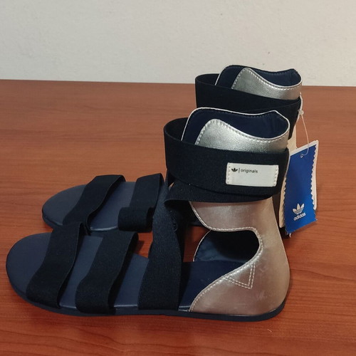Vintage Adidas Originals Gladiator Sandals new, size US 6, blue silver