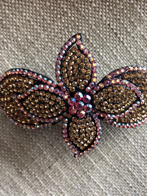 Hair clip new with rhinestones flower shape gold pink