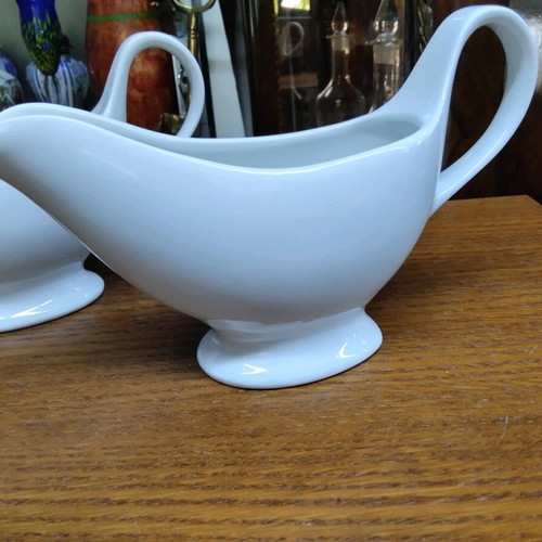Porcelain gravy boat set GISA Hotel Porcelain like new, 2 pieces