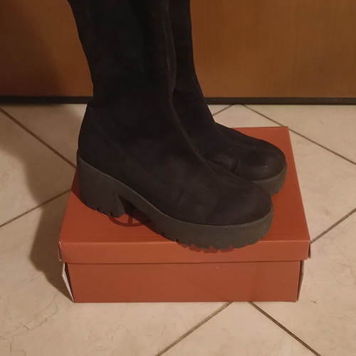 Black women's boots size 37, classic style