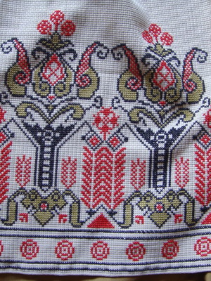 Vintage embroidery cross-stitch table runner "Flower Pots" used
