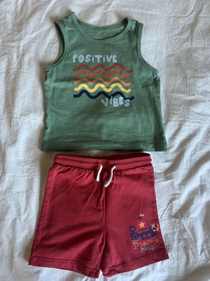 Set of shorts and sleeveless top for boy 2-3 years like new