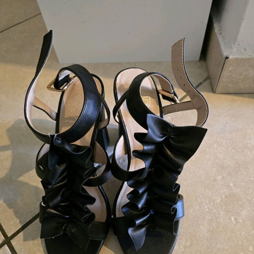 Kurt Geiger black sandals like new, size 38