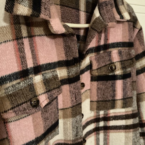 Thick shirt like new, white and pink, size L