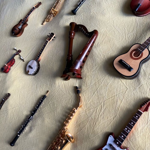Miniature Musical Instruments Collection like new, set of 11 by Hachette DeAgostini