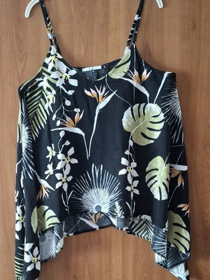 ALE top like new, asymmetric, size L, black with patterns