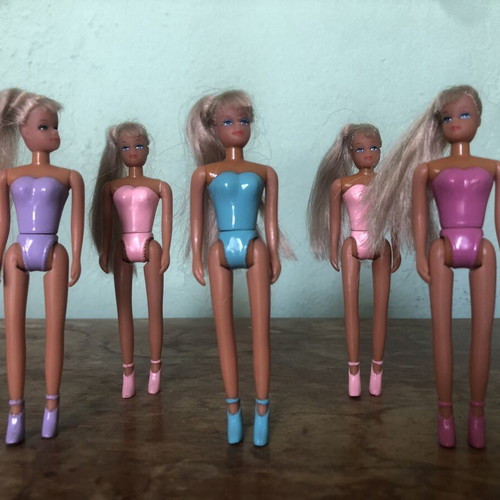 Vintage small fashion dolls like new, set of 5 with rubber heads