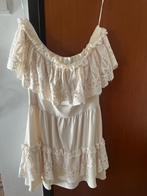 Dress with off-shoulder and lace ruffles used, size L