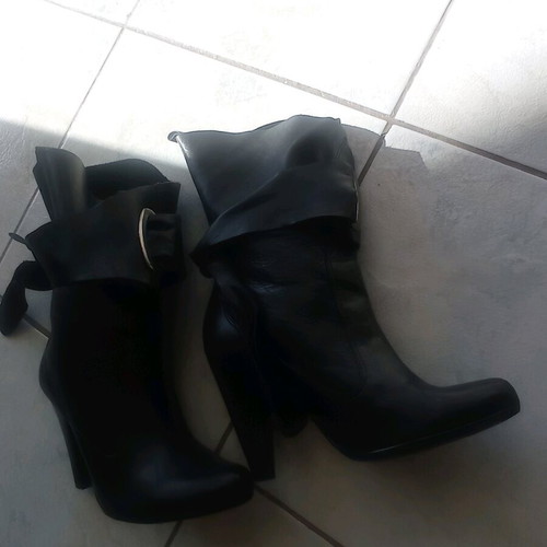 Muher Vov/Nov ankle boots black leather like new, 8 cm heel