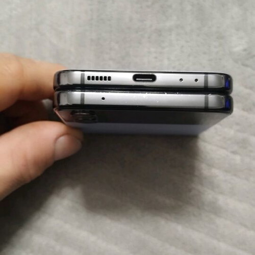 Samsung Z Flip 4 used, lilac with broken screen for parts or repair