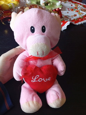 Plush pig used with Love heart
