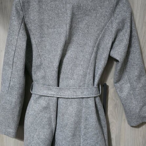 Gray coat with buttons and belt like new