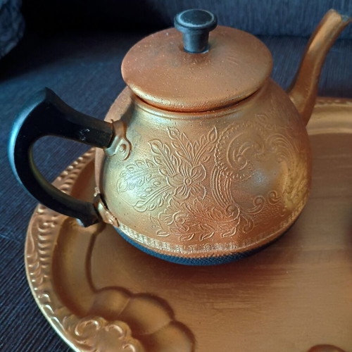 Upcycled σετ τσαγιού μεταχειρισμένο με ανάγλυφα σχέδια και μαύρη λαβή