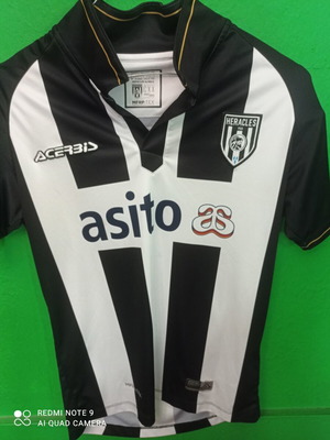Футболна фланелка Heracles употребявана, размер S