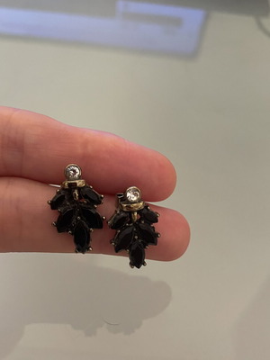Accessorize earrings like new, classic style black and gold