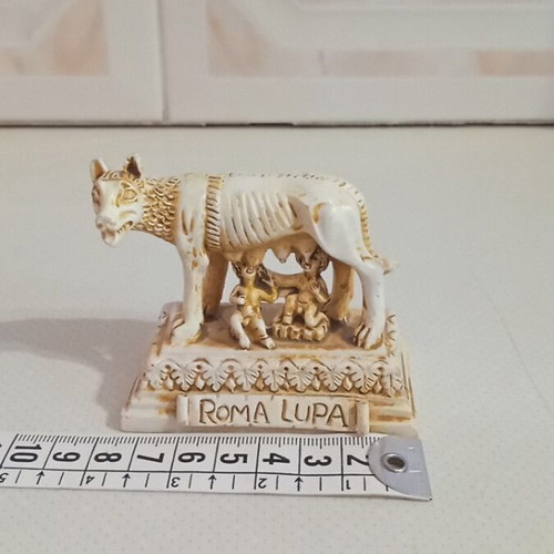 Table decorative souvenir Roma Lupa like new