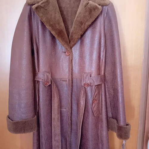 Leather women's coat with genuine fur, size L, like new, dark brown