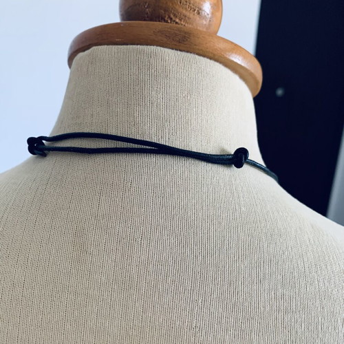 Vintage necklace new, leather and metal