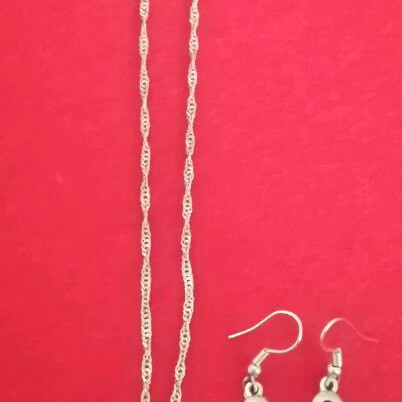 Necklace and matching earrings like new with stone, silver color