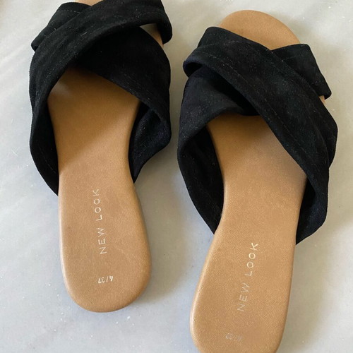 Slippers with wide black straps New Look size 37