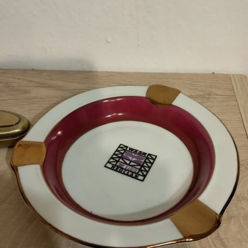 Office item set like new with metal Pharaoh and porcelain ashtray