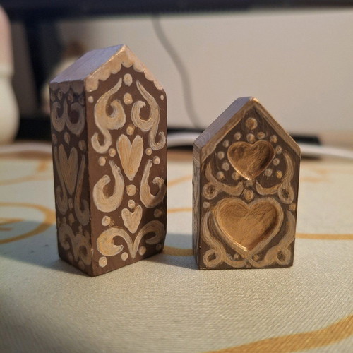 Mini gingerbread Christmas houses new, handmade with acrylic paint