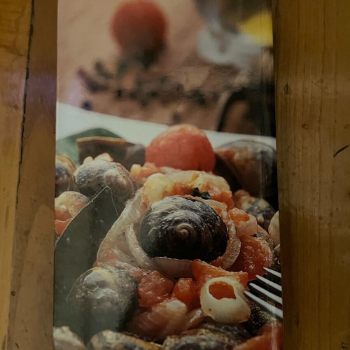 Cookbook like new with cooking and pastry recipes