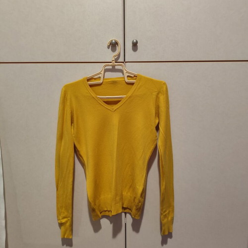 Celestino yellow sweater new, size small