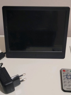 Intenso 8" digital photo frame like new with USB port and card reader