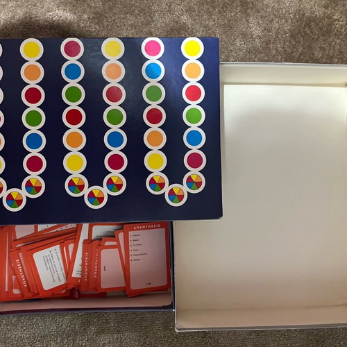 Poios? Pou? Pote? Giati? Classic question game in very good condition