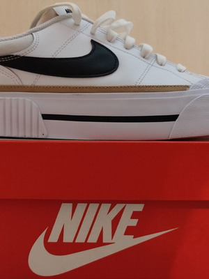 Γυναικεία παπούτσια Nike Court Legacy Lift νούμερο 40 σαν καινούργια, μαύρο και άσπρο