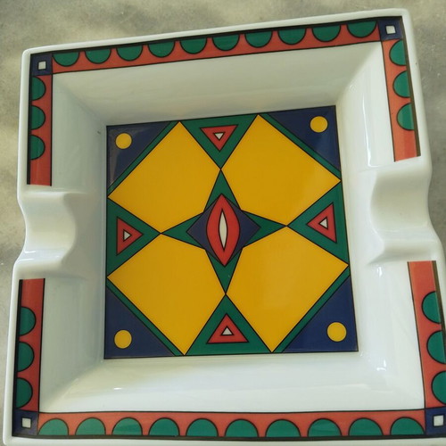 Vintage Kahla ashtray in like new condition, Memphis style