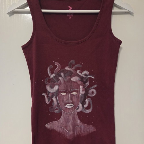 Handpainted Medusa sleeveless top like new, burgundy
