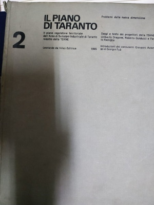 Il piano di Taranto used book, problems of the new dimension 2