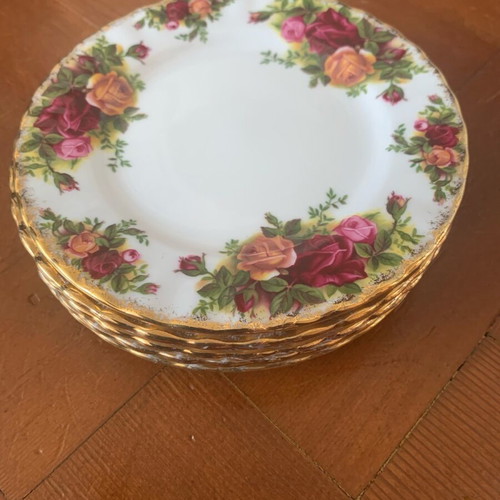Royal Albert Old Country Roses 18-Piece Dinnerware Set like new