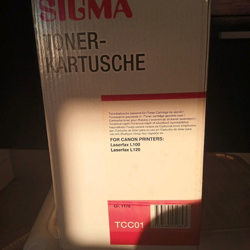 Black toner compatible with Canon FX-10