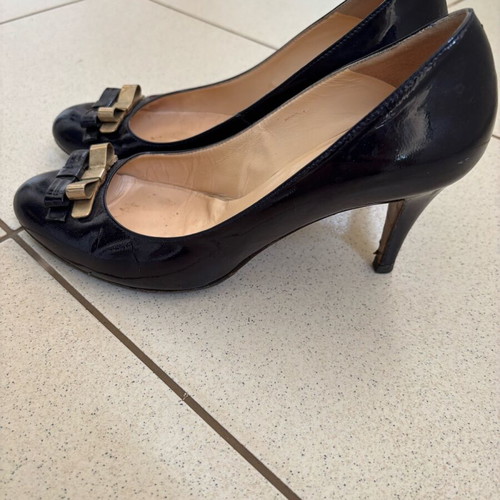 Sagiakos blue pumps with bow and patent effect like new
