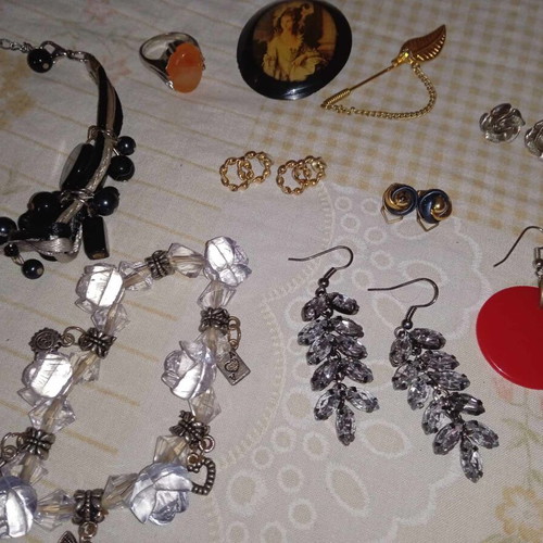 Bijoux various pieces like new