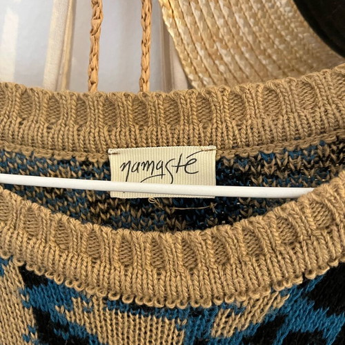 Namaste sweater like new, one size, multicolor