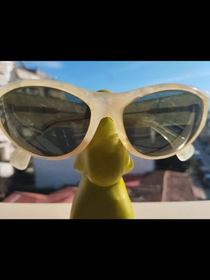 Alain Mikli sunglasses with horn frame, like new, green