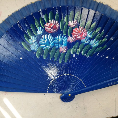 Fan like new, fabric and wood