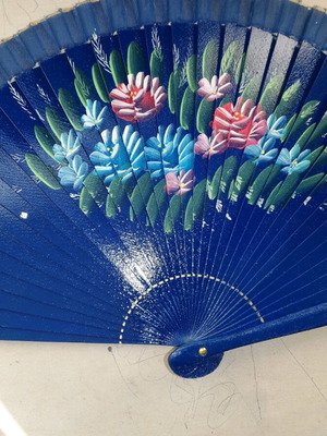 Fan like new, fabric and wood