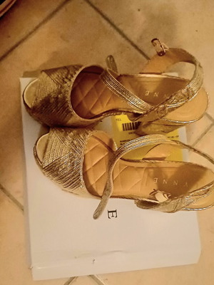 Lynne women's sandals like new, gold, size 39