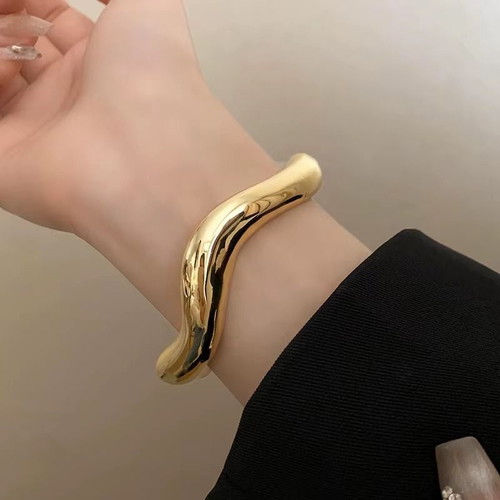 Vintage metal bracelet European style new, gold and silver