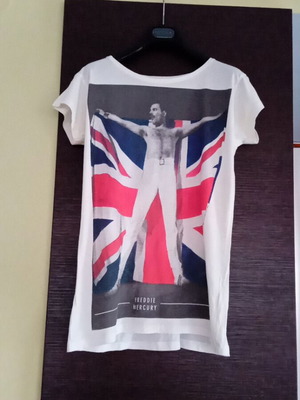 Pull & Bear women's t shirt like new, multicolor, size S