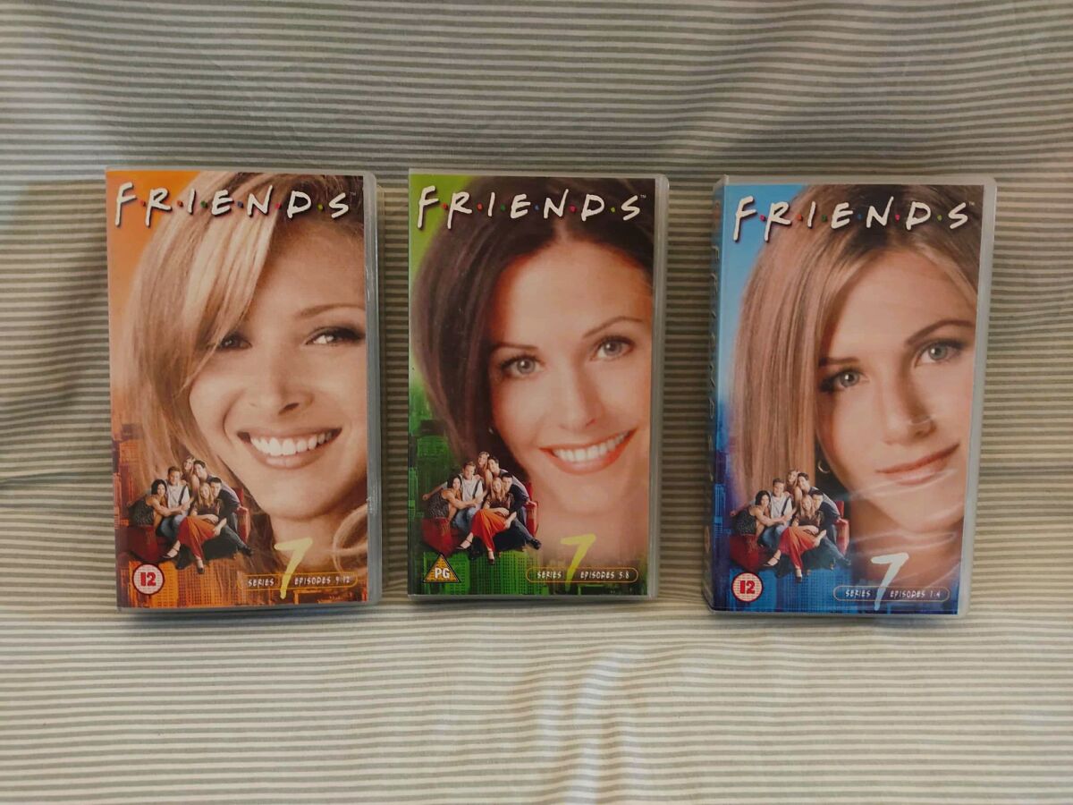 Friends box set with 3 used VHS tapes,… - € 17,00 - Vendora.cy