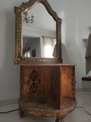 Oval antique table used with mirror and handmade woodcarving decoration